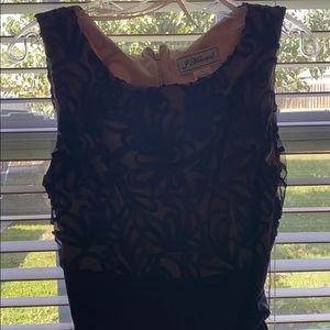 Sleeveless formal dress